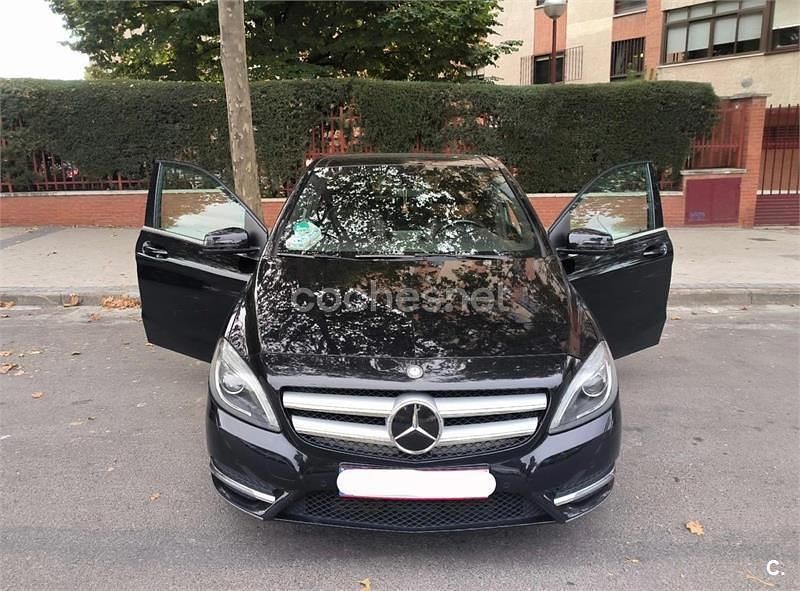 Usado Mercedes B180 109 CV (80 kW) 2014 Negro Monovolumen