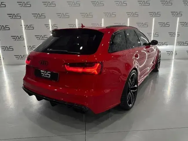 Usado Audi RS6 Exclusive 560 CV (411 kW) 2015 Rojo Familiar