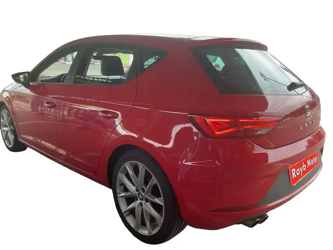 Usado Seat Leon FR 150 CV (110 kW) 2017 Rojo Utilitario
