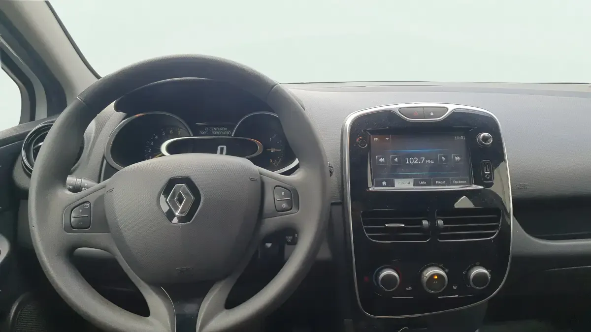 Usado Renault Clio IV Authentique 75 CV (55 kW) 2015 Blanco Berlina