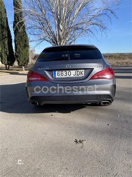 Usado Mercedes CLA220 Shooting Brake AMG line 177 CV (130 kW) 2015 Gris / plata Familiar