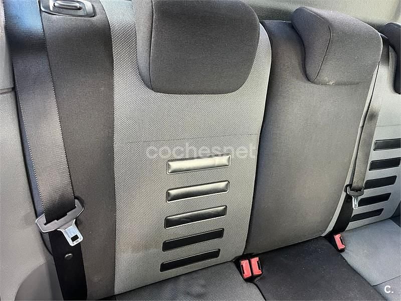 Usado Ford Focus Trend 100 CV (73 kW) 2009 Gris / plata Berlina