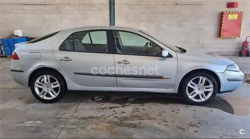 Usado Renault Laguna II Privilege 150 CV (110 kW) 2004 Gris / plata Berlina