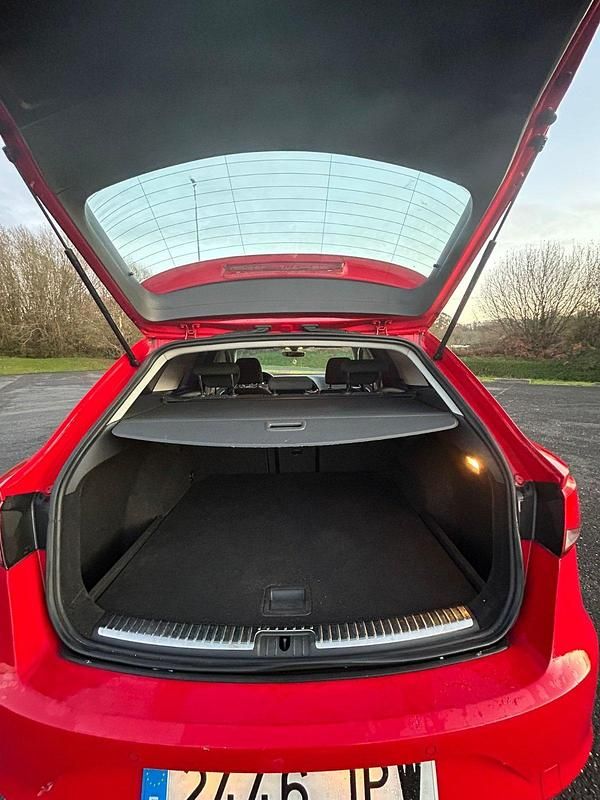 Usado Seat Leon ST 115 CV (84 kW) 2016 Rojo Familiar