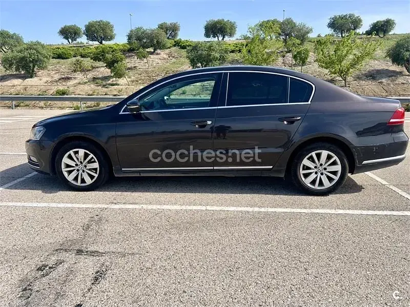 Usado VW Passat Edition 140 CV (102 kW) 2012 Marrón Berlina