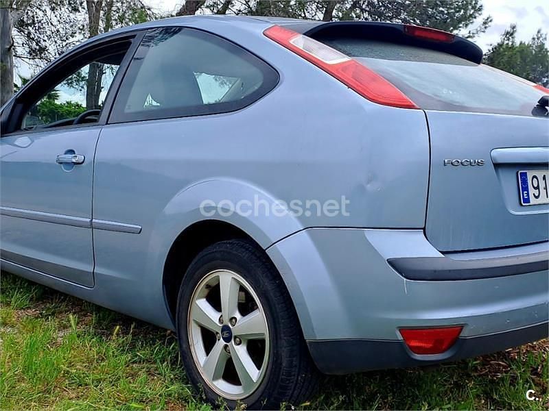 Używany Ford Focus Titanium 145 KM (106 kW) 2005 Niebieski Sedan/Limuzyna