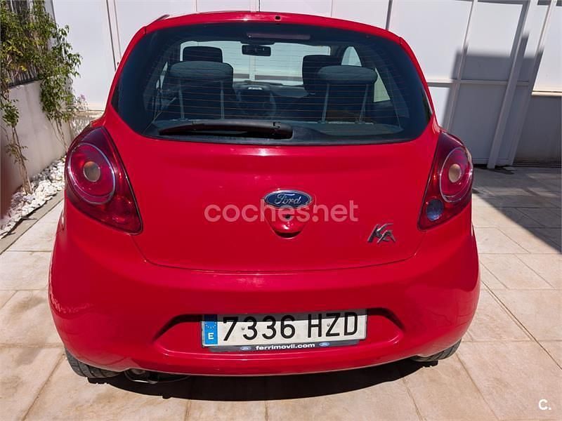 Usado Ford Ka 69 CV (50 kW) 2014 Rojo Berlina