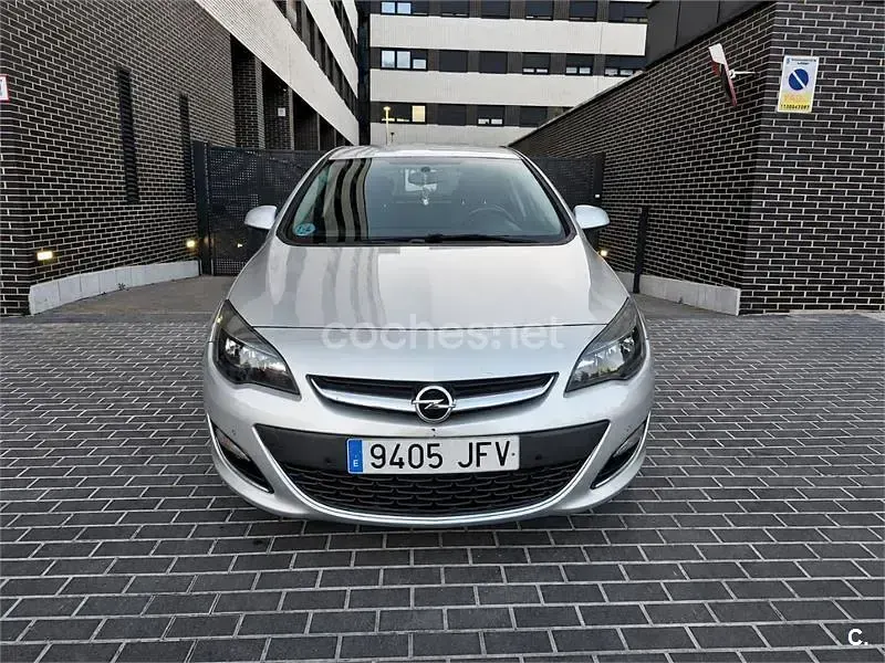 Usado Opel Astra Excellence 140 CV (102 kW) 2015 Gris / plata Berlina