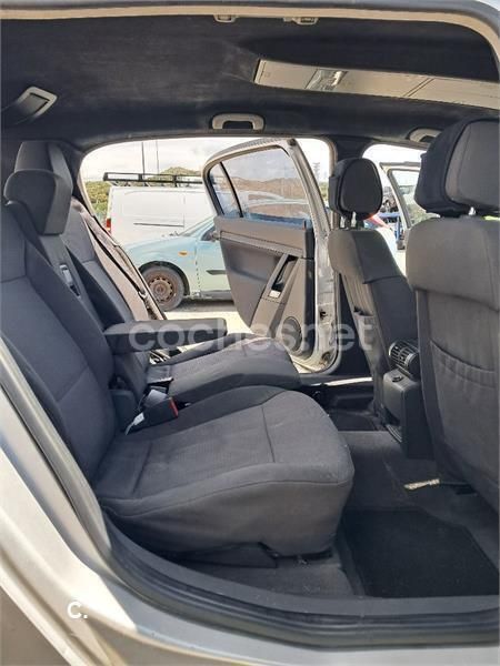 Gris / plata Usado 2003 Opel Signum Familiar | 2800 € - Imagen 1/4