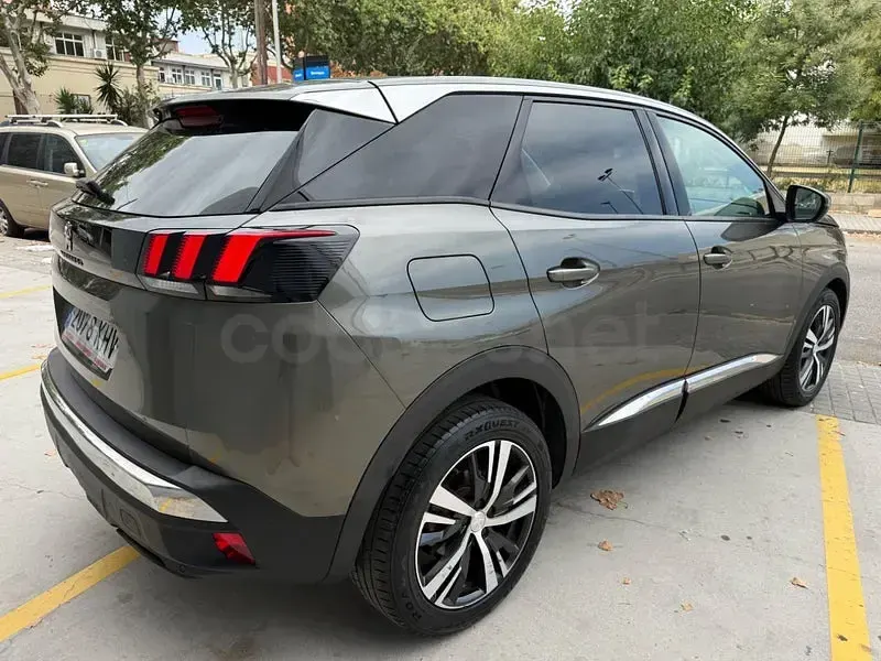 Usado Peugeot 3008 Allure 130 CV (95 kW) 2018 Gris / plata SUV