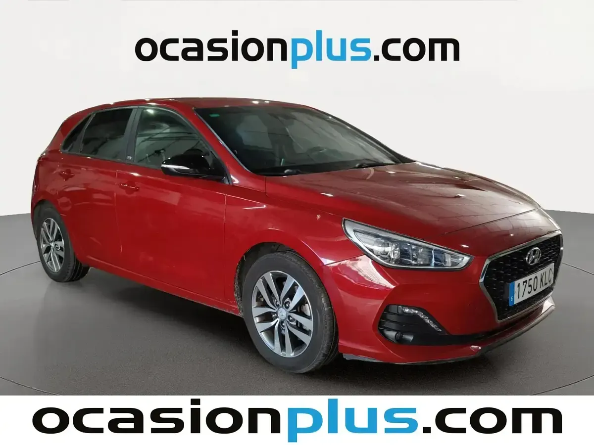 Usado Hyundai i30 110 CV (80 kW) 2018 Rojo Berlina