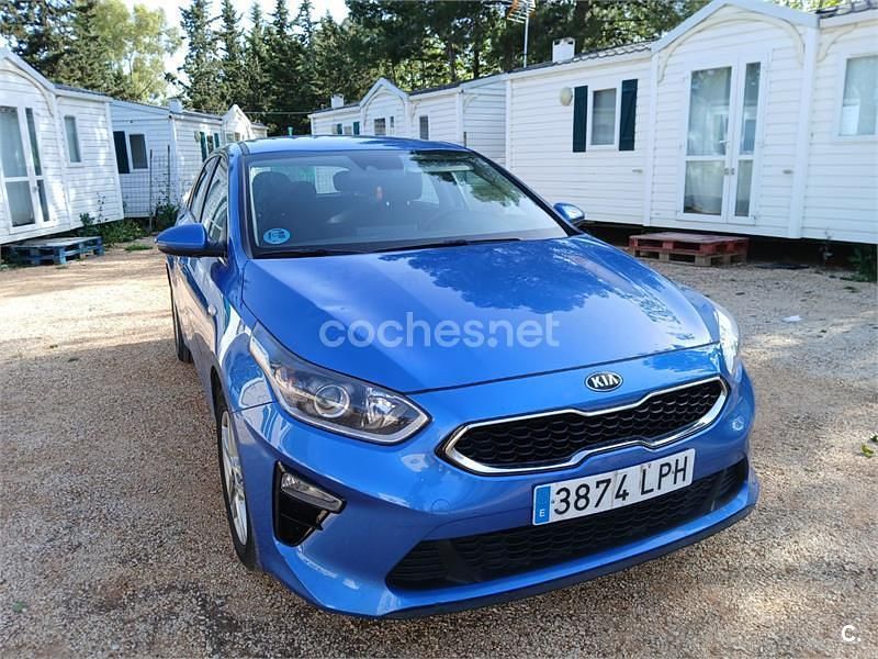 Azul Usado 2021 Kia Ceed Berlina | 11.490 € (Buen precio) - Imagen 1/4