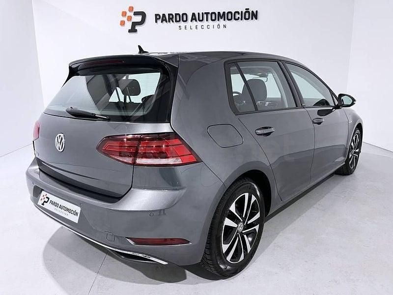 Usado VW Golf VIII Edition 130 HP (95 kW) 2020 Cinzento Sedan