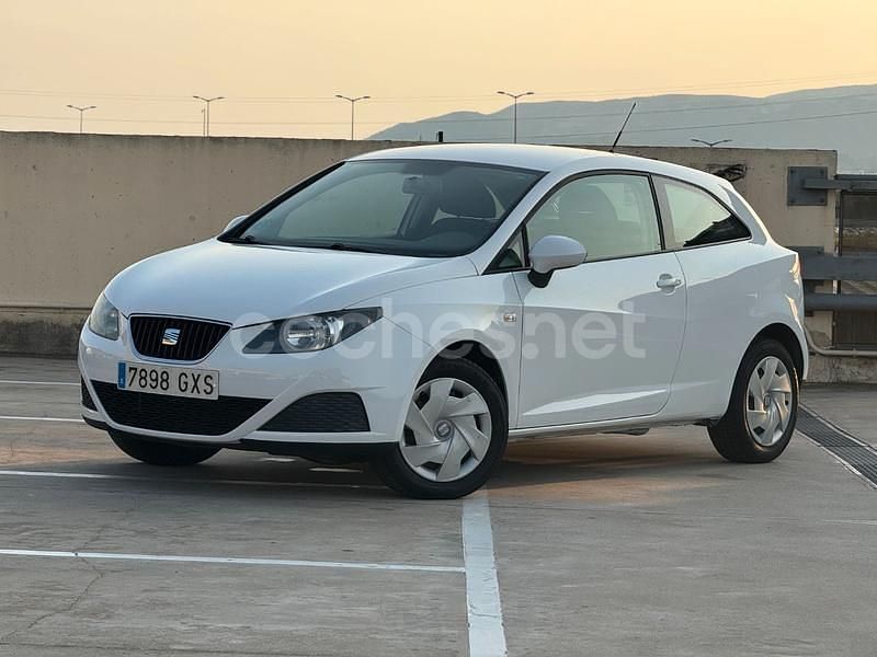 Blanco Usado 2010 Seat Ibiza SC Reference Utilitario | 7490 € (Precio justo) - Imagen 1/4