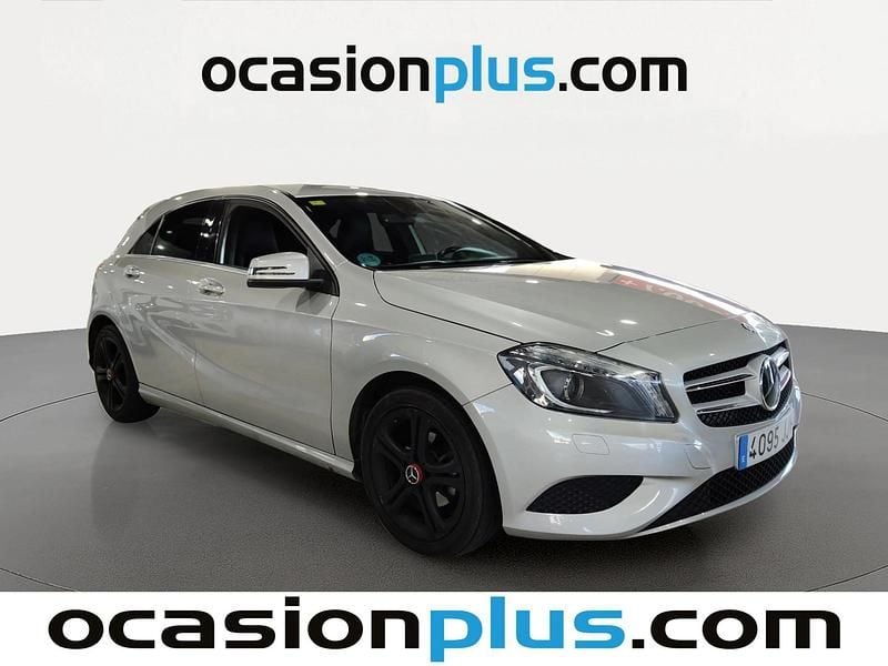 Käytetty Mercedes A180 Urban 109 HP (80 kW) 2015 Harmaa Viistoperä