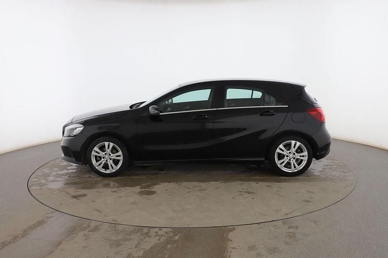 Usado Mercedes A180 Urban 122 CV (89 kW) 2017 Negro Utilitario