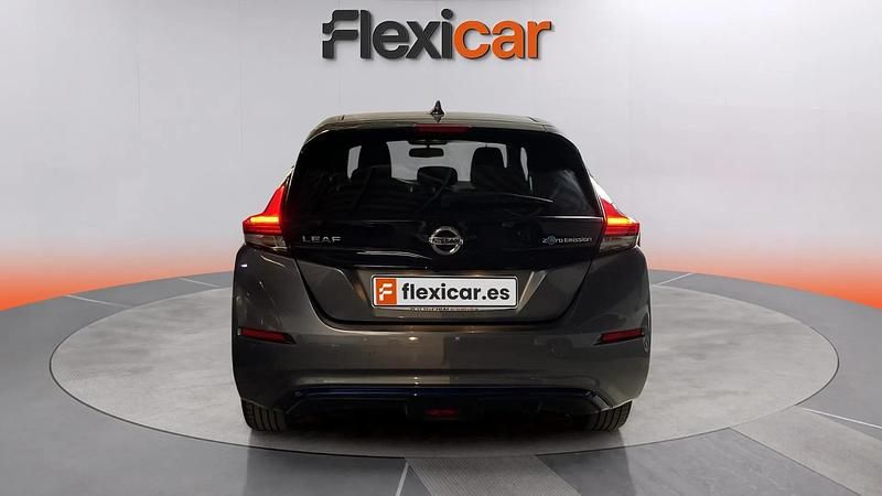 Usado Nissan Leaf N-Connecta 160 kW (218 CV) 2022 Gris Utilitario