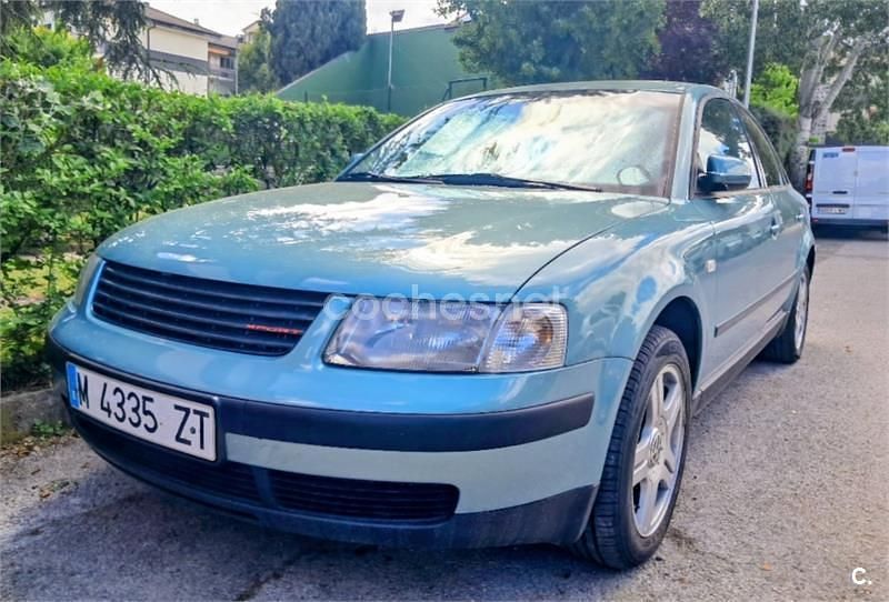 Usado VW Passat Highline 125 CV (91 kW) 2000 Verde Berlina