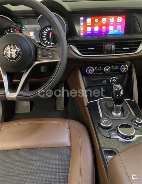 Usado Alfa Romeo Stelvio Executive 210 CV (154 kW) 2019 Gris / plata SUV