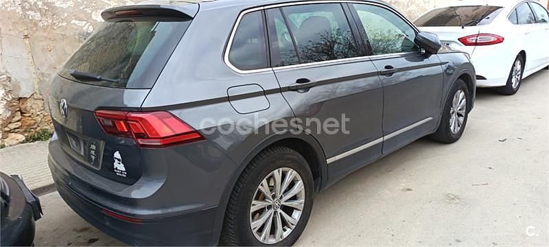 Usado VW Tiguan Edition 125 CV (91 kW) 2018 Gris / plata SUV