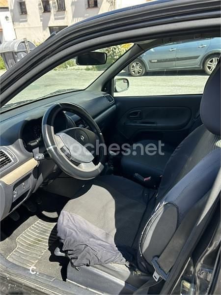 Usado Renault Clio II Dynamique 85 CV (62 kW) 2005 Negro Berlina