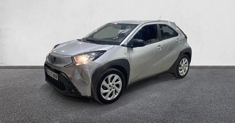 Usado Toyota Aygo X Play 72 CV (52 kW) 2024 SUV