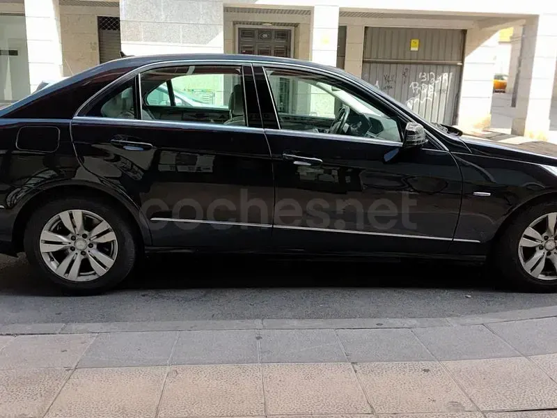 Usado Mercedes E250 Avantgarde 204 CV (150 kW) 2009 Negro Berlina