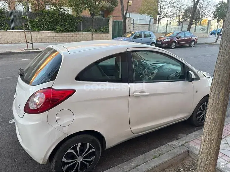 Usado Ford Ka Trend 69 CV (50 kW) 2016 Blanco Berlina