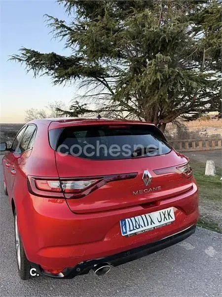 Usado Renault Mégane Zen 110 CV (80 kW) 2017 Rojo Berlina
