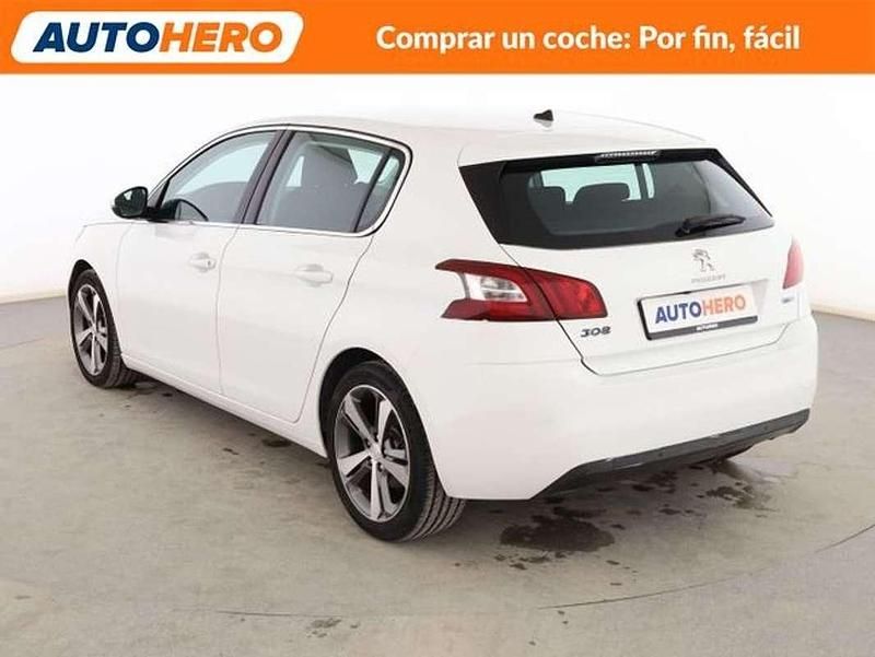 Usado Peugeot 308 Allure 110 CV (80 kW) 2017 Blanco Berlina