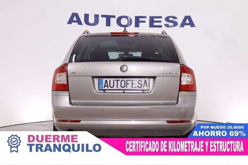 Usado Skoda Octavia Elegance 105 CV (77 kW) 2013 Gris Familiar