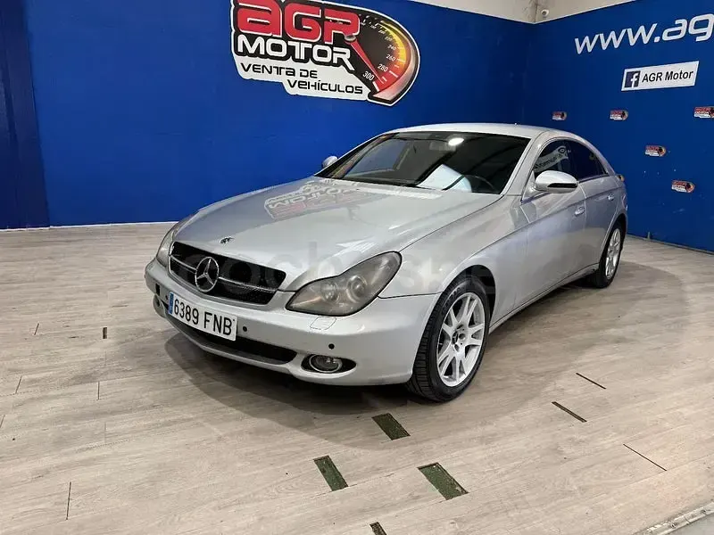 Usado Mercedes CLS320 224 CV (164 kW) 2007 Gris / plata Coupe