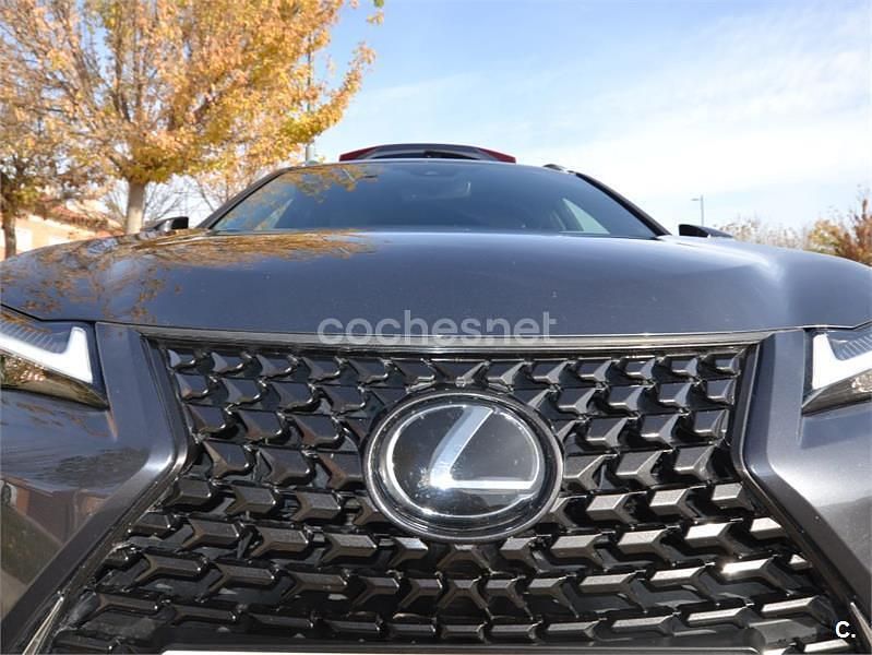 Gris / plata Usado 2023 Lexus UX SUV | 32.900 € (Un poco caro) - Imagen 1/4