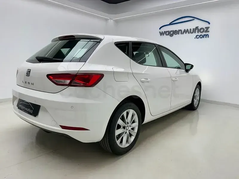 Usado Seat Leon Style 115 CV (84 kW) 2020 Blanco Berlina