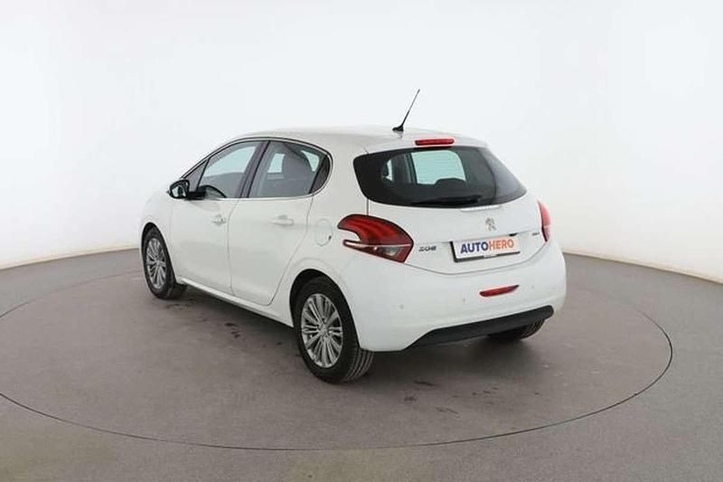 Usado Peugeot 208 Allure 111 CV (81 kW) 2016 Blanco Utilitario