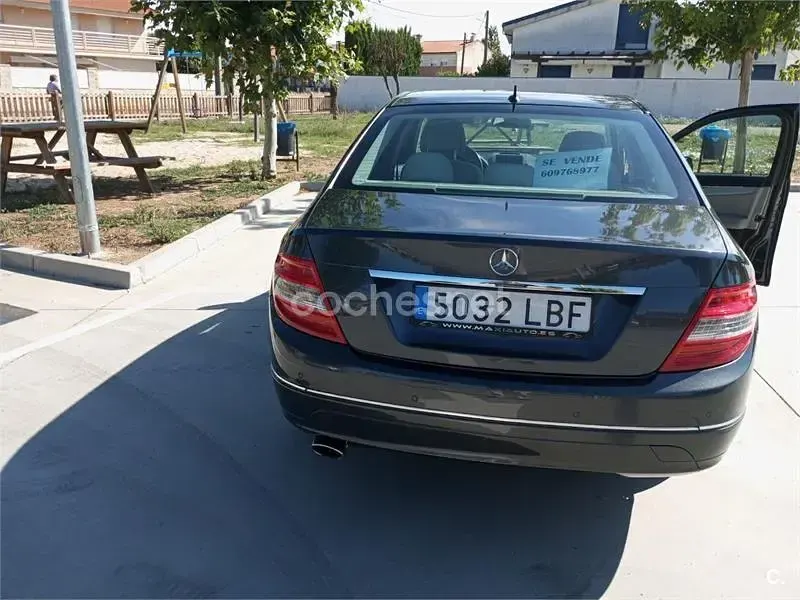 Usado Mercedes C220 170 CV (125 kW) 2010 Gris / plata Berlina