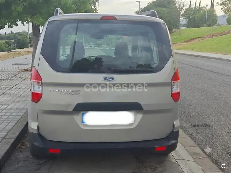 Usado Ford Tourneo Courier Trend 75 CV (55 kW) 2015 Beige Monovolumen