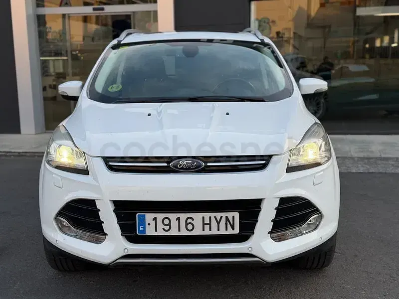 Usado Ford Kuga Titanium 140 CV (102 kW) 2015 Blanco SUV