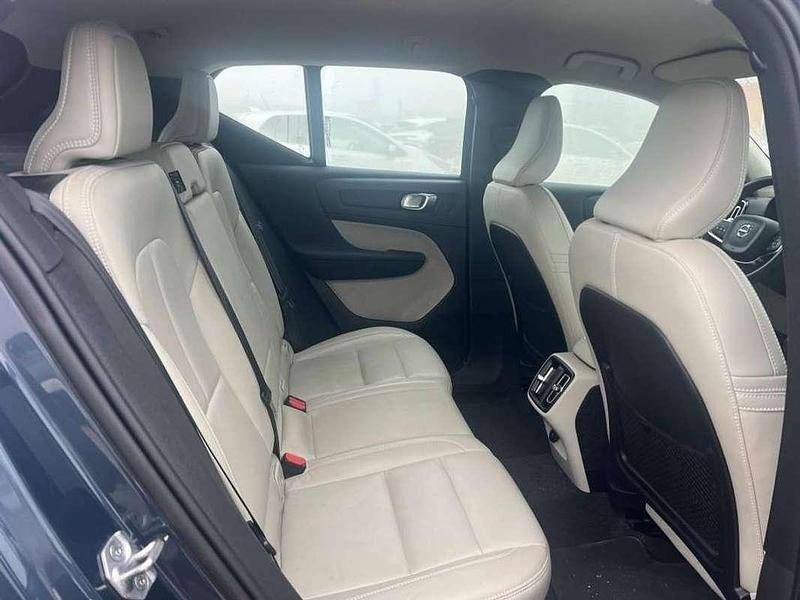 Usado Volvo XC40 Inscription 129 CV (94 kW) 2021 Azul SUV