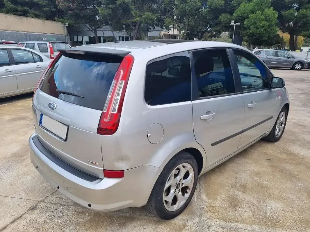 Usado Ford C-MAX Trend 109 CV (80 kW) 2010 Plateado Monovolumen