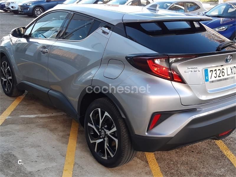 Gris / plata Usado 2022 Toyota C-HR Advance SUV | 25.500 € (Un poco caro) - Imagen 1/4