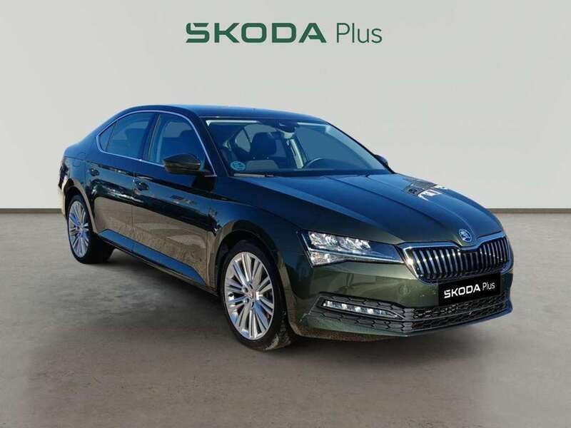 Verde Usado 2023 Skoda Superb Ambition Berlina | 31.490 € (Buen precio) - Imagen 1/4