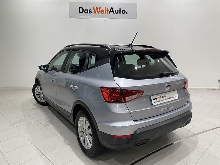 Gris plata Usado 2024 Seat Arona Style SUV | 18.390 € (Precio justo) - Imagen 1/4