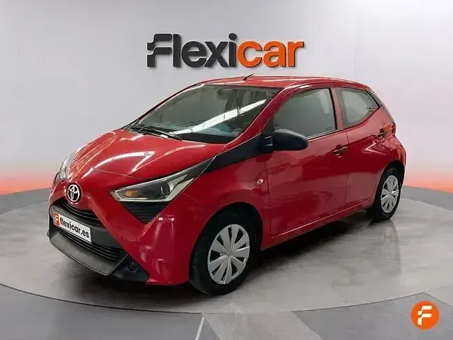 Käytetty Toyota Aygo X-play 72 HP (52 kW) 2022 Punainen