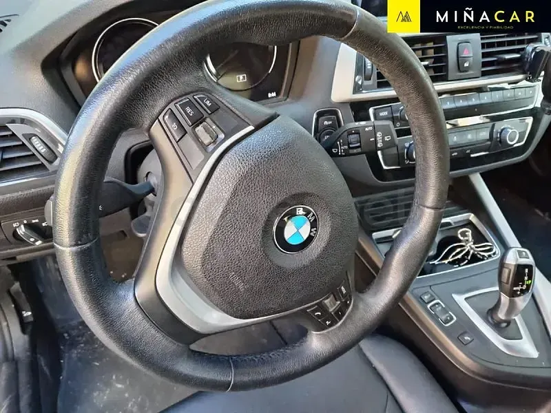 Usado BMW 118 136 CV (100 kW) 2018 Gris / plata Berlina