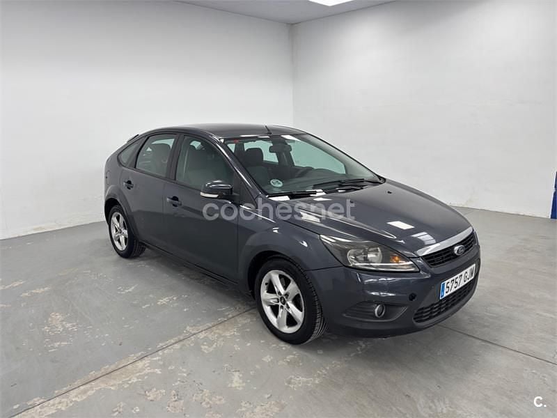Usado Ford Focus Trend 115 CV (84 kW) 2009 Gris / plata Berlina
