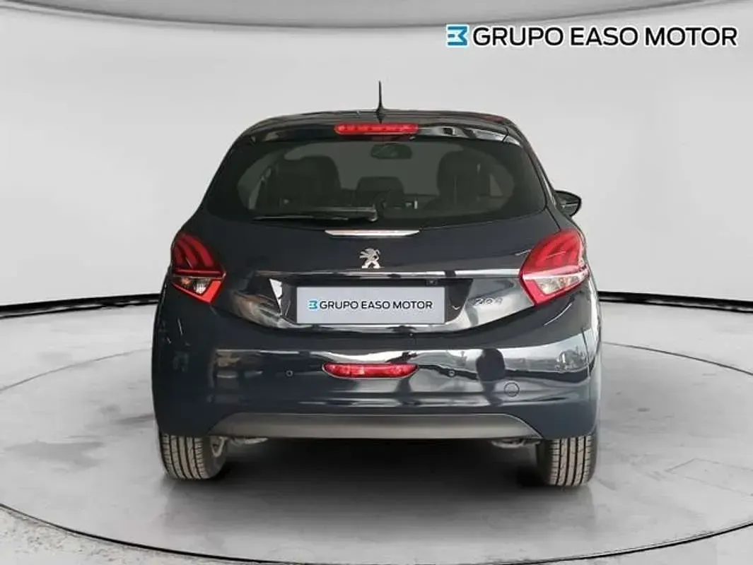 Usado Peugeot 208 Signature Sky 83 CV (61 kW) 2019 Negro Utilitario