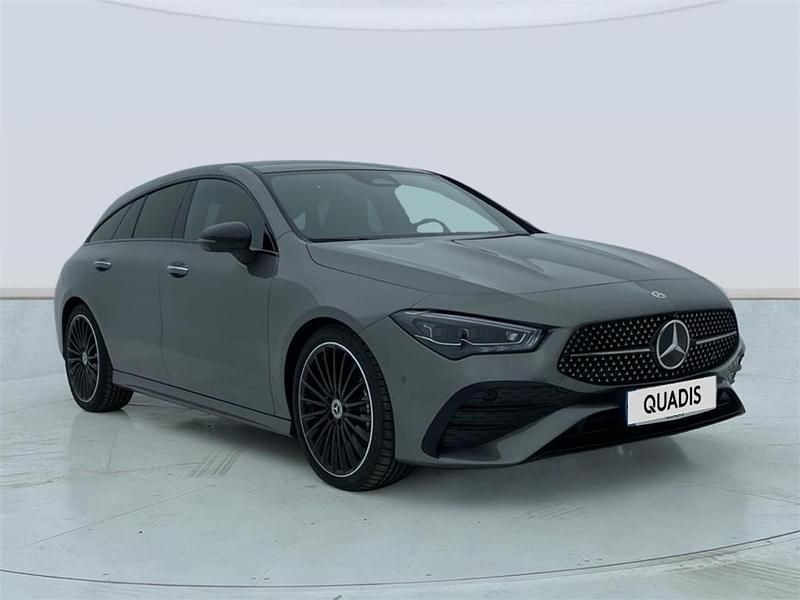 Usado Mercedes CLA200 Shooting Brake 150 CV (110 kW) 2025 Gris montaña Familiar