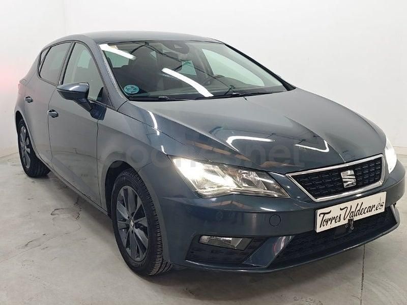 Usado Seat Leon Style 115 CV (84 kW) 2019 Gris / plata Berlina
