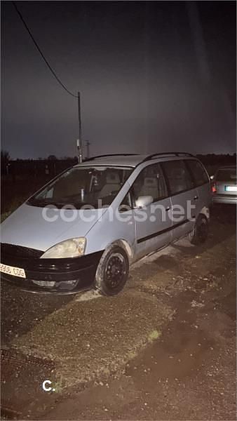 Usado Ford Galaxy Trend 115 CV (84 kW) 2003 Gris / plata Monovolumen